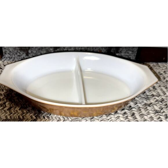 Vintage Pyrex Early American 1 1/2 Quart Brown & Gold Divided Casserole No Lid - Picture 2 of 13